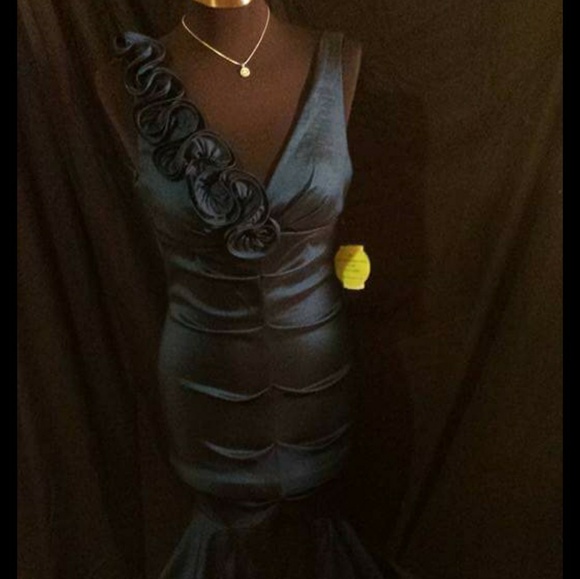 Prom dress - Picture 2 of 3